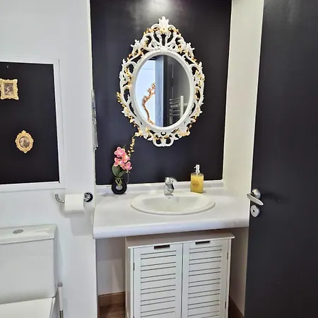Celeste Premium Amazing View Train Station Apartment *
