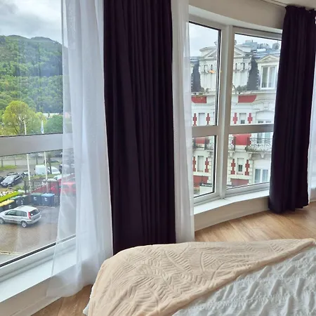 Celeste Premium Amazing View Train Station Apartment *