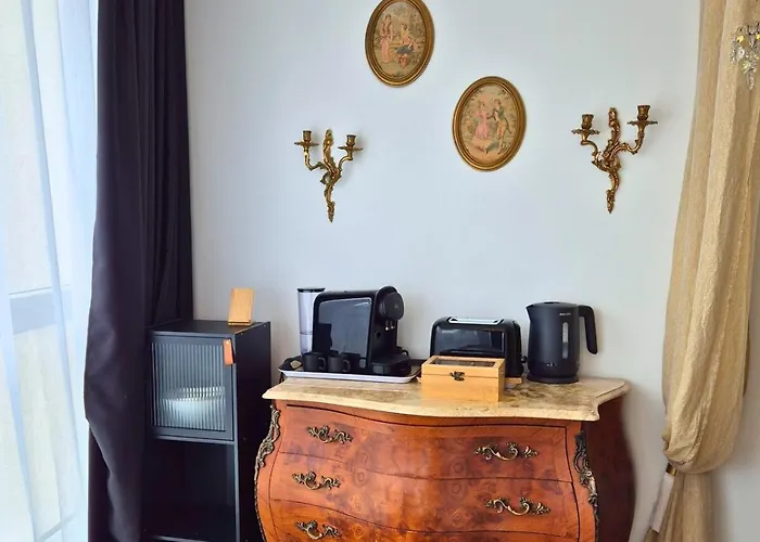 Celeste Premium Amazing View Train Station ルルド